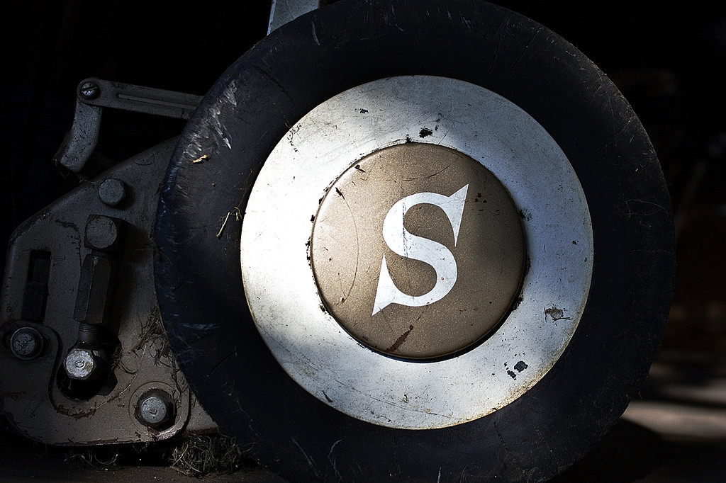 S logo detail on old pushmower wheel